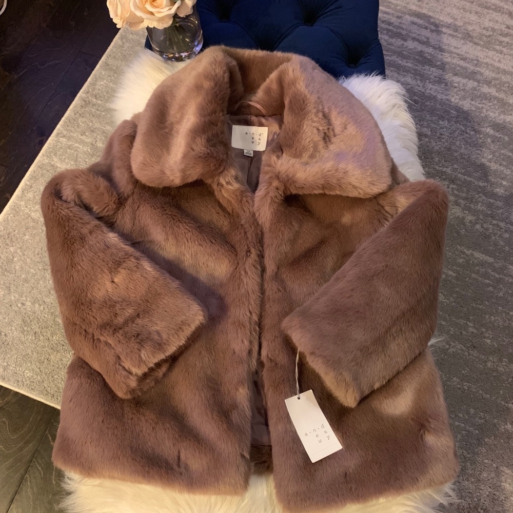 Mauve fur jacket. Size Xs. NWT